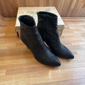 Free People Maribel bootie,black textured croco leather, kitten heel size 38